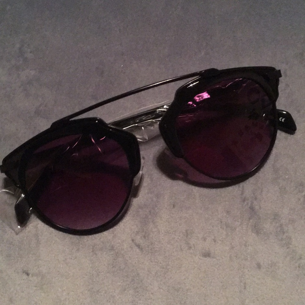 Black Framed Trendy Sunglasses